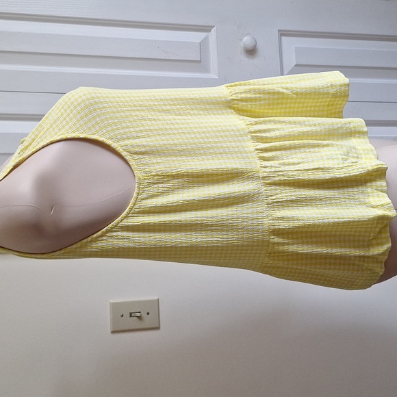 3/$20 LOFT Yellow Gingham Peplum Tank Top Size M - Picture 2 of 6